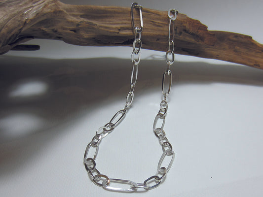 Nice necklace design with a slightly flattened link which catches the light nicely without being too sparkly. This sterling silver necklace is 20" long, weighs 18 grams and features a hook clasp. 925 Canterbury