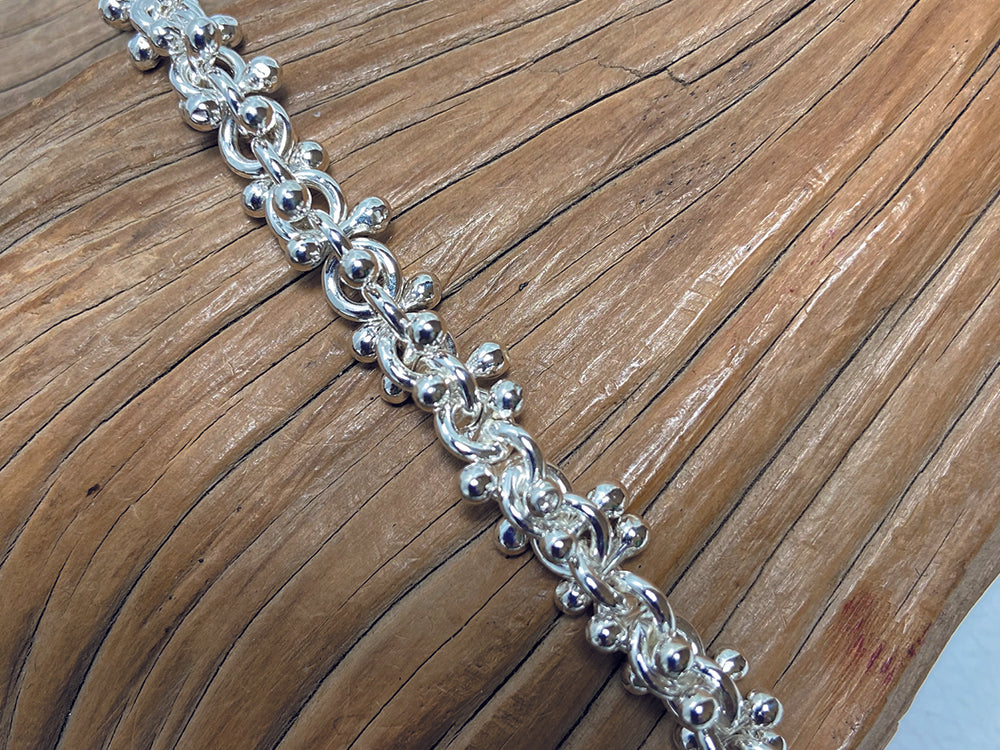 An unusual link, sterling silver necklace which has a lovely fluid feel. It is 18" long and weighs around 45 grams so carries a full set of UK Hallmarks. 925 Canterbury