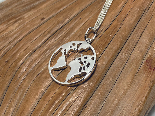 A great gift for travellers, this sterling silver pendant is 17mm in diameter and is shown here on a medium curb chain. 925 Canterbury