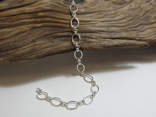 Classic sterling silver, oval link bracelet which is 20cm long. 925 Canterbury