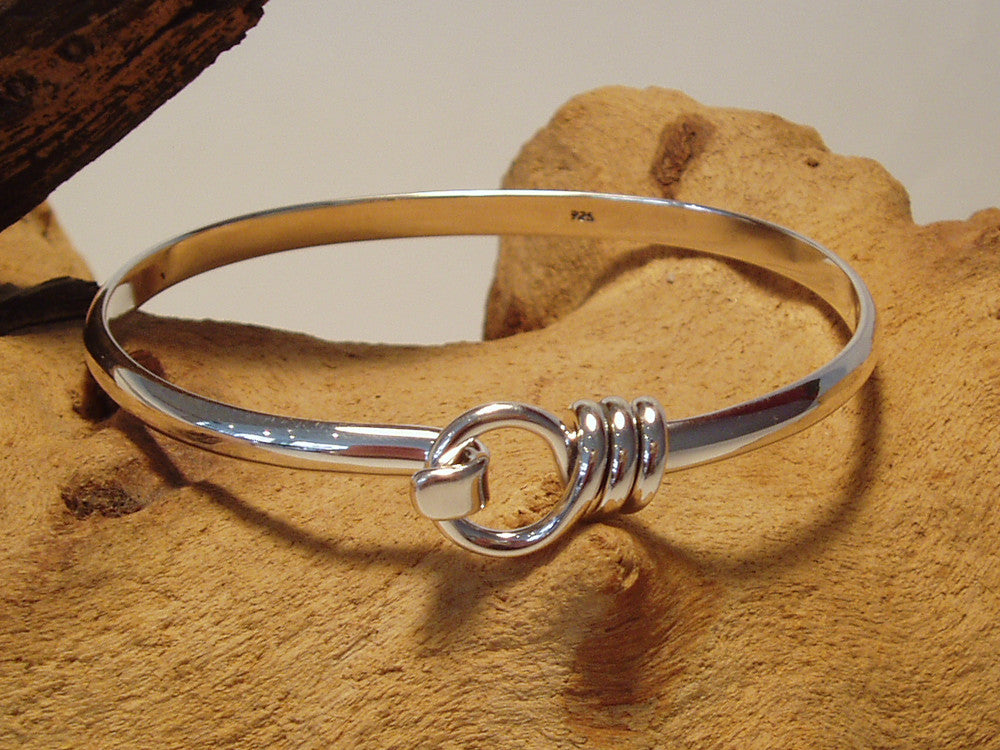 hook bangle