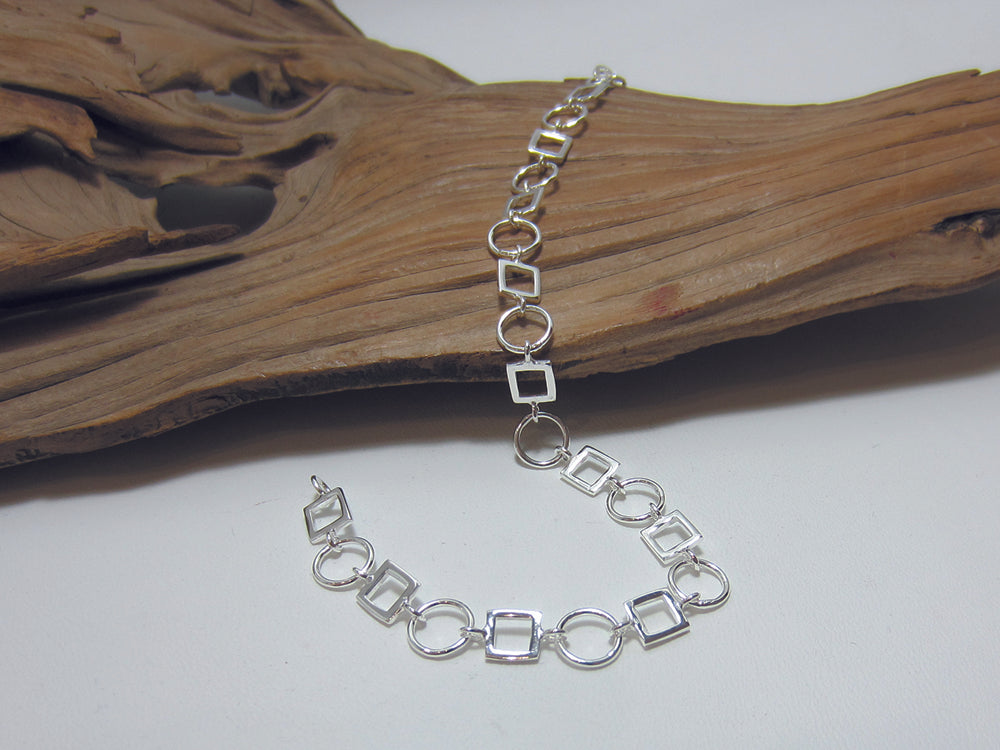 A dainty geometric sterling silver bracelet, each square meaasures 6mm and the circles have a diameter of 7mm, it is 19cm long. 925 Silver Canterbury